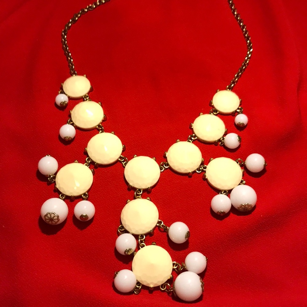 BCBG Pearl white necklace